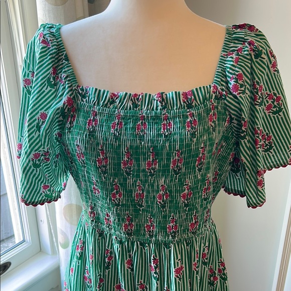 Floral Green Dress with Red Accents - Picture 2 of 10